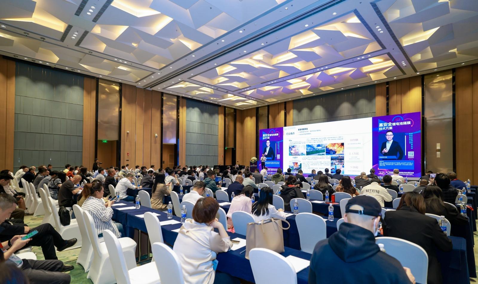Bsports.必一（中国）体育-官方网站
分析展·风采|Bsports.必一（中国）体育-官方网站
分析亮相2025新能源电池膜材料论坛，引领低场核磁技术革新风潮