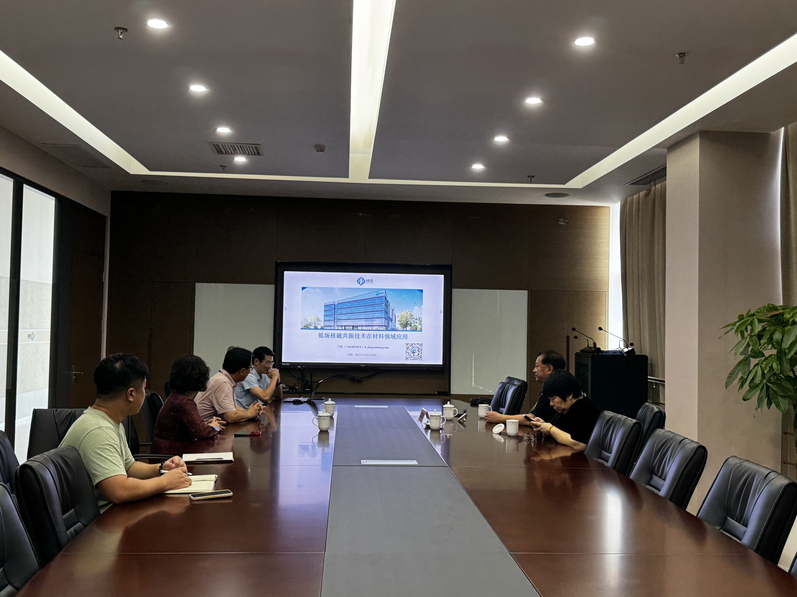 中国科学院江雷院士莅临Bsports.必一（中国）体育-官方网站
考察指导！